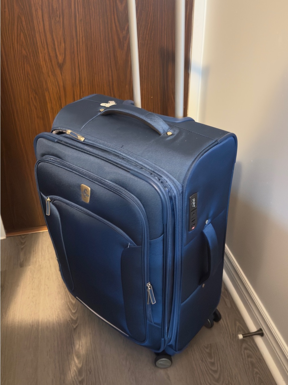 Atlantic Sailbound Collection Medium 24" Expandable Suitcase Luggage - Spinner